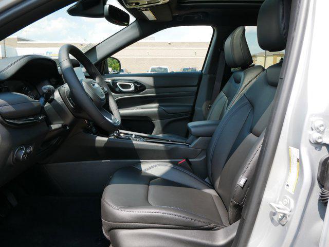 Photo of 2025 Silver Zynith Metallic Clearcoat Jeep Compass