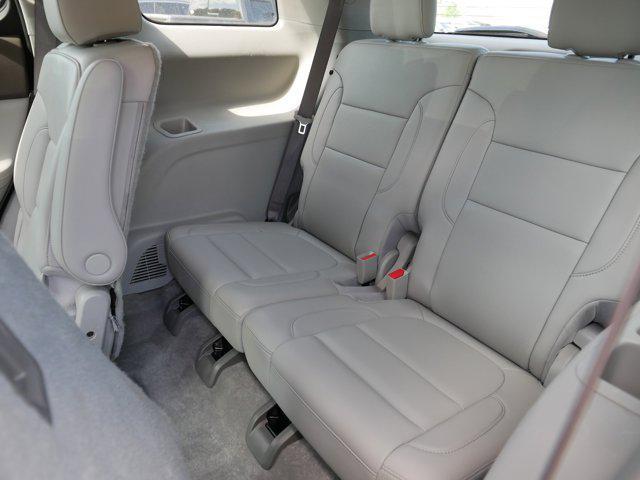Photo of 2021 Summit White GMC Acadia