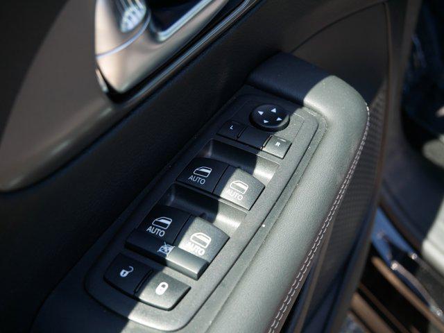 Photo of 2025 Diamond Black Crystal Pearlcoat Chrysler Pacifica