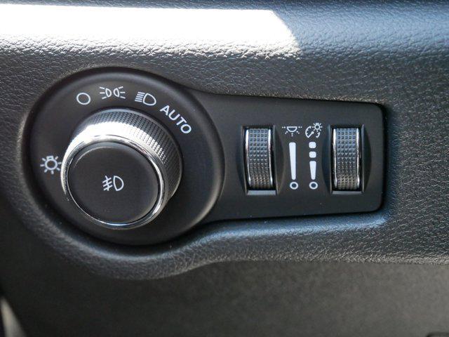 Photo of 2025 Diamond Black Crystal Pearlcoat Chrysler Pacifica