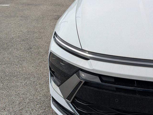 Photo of 2025 Serenity White Hyundai SONATA Hybrid