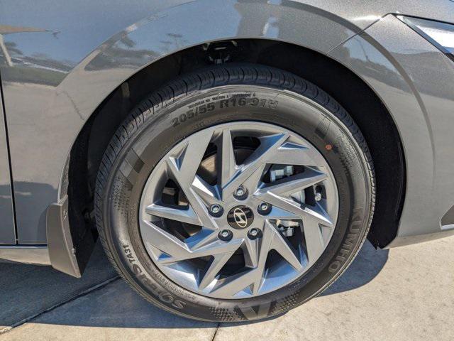 Photo of 2025 Ecotronic Gray Hyundai ELANTRA