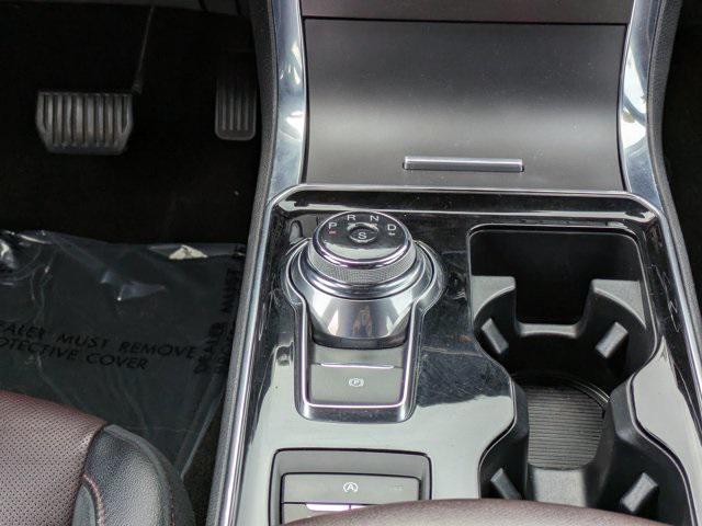Photo of 2020 Star White Metallic Tri-Coat Ford Edge