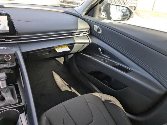 Photo of 2025 Amazon Gray Hyundai ELANTRA