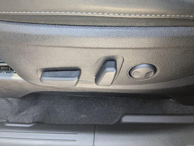 Photo of 2023 Everlasting Silver Kia Telluride