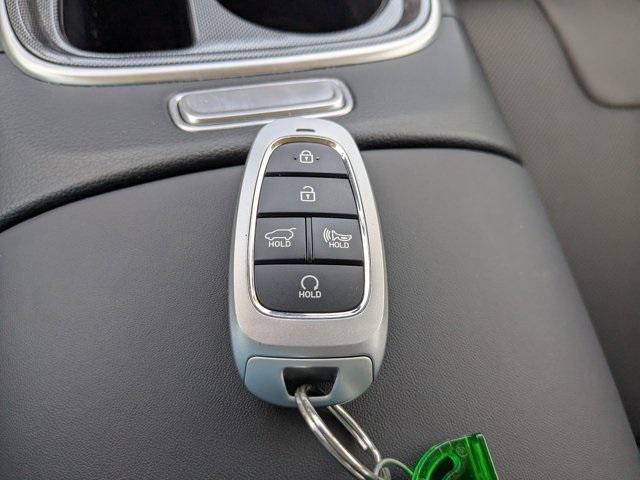 Photo of 2023 Shimmering Silver Hyundai SANTA FE