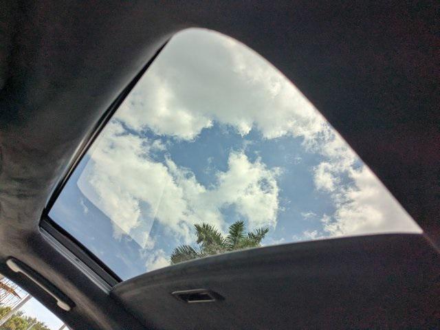 Photo of 2023 Glacial White Pearl Kia Telluride