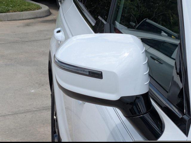 Photo of 2023 Glacial White Pearl Kia Telluride