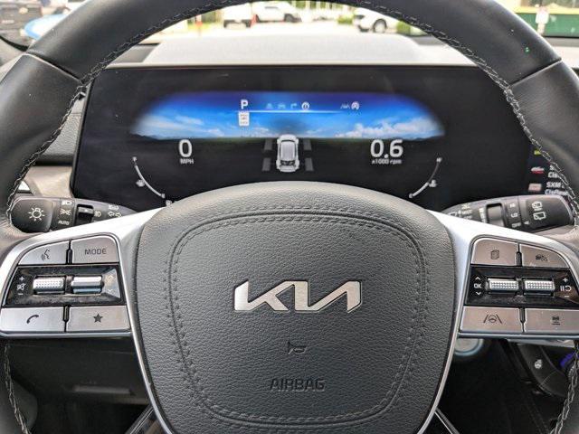 Photo of 2023 Glacial White Pearl Kia Telluride