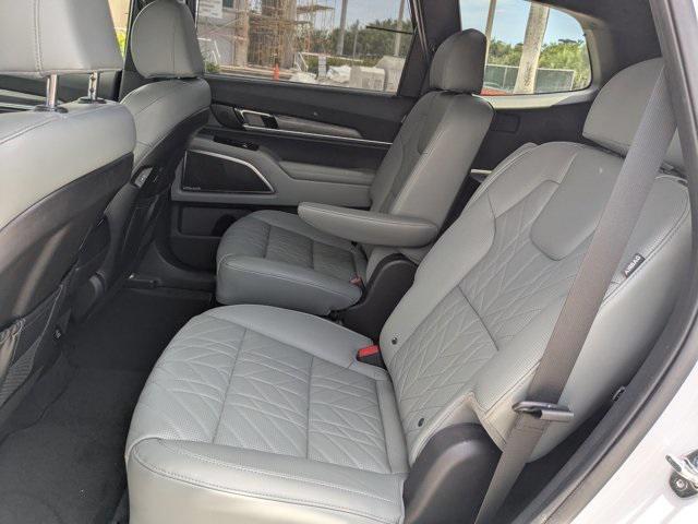 Photo of 2023 Glacial White Pearl Kia Telluride