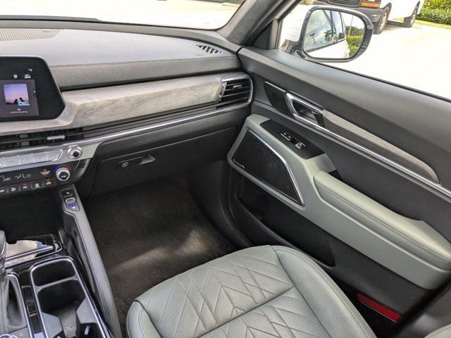 Photo of 2023 Glacial White Pearl Kia Telluride