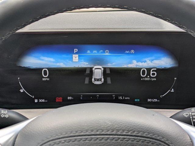 Photo of 2023 Glacial White Pearl Kia Telluride
