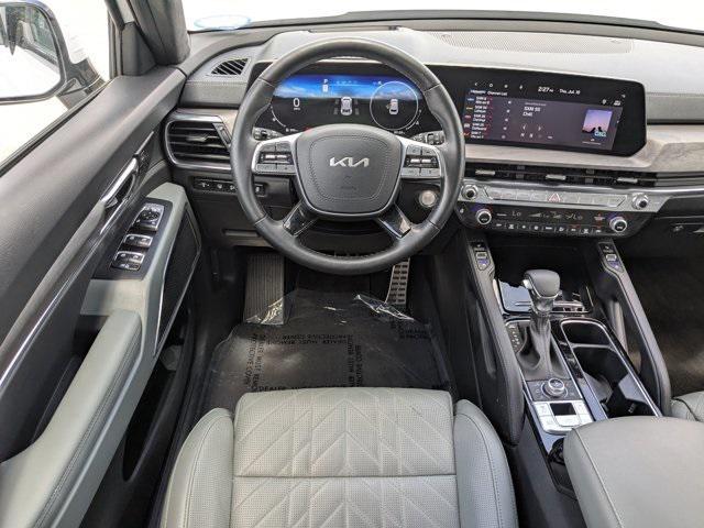 Photo of 2023 Glacial White Pearl Kia Telluride