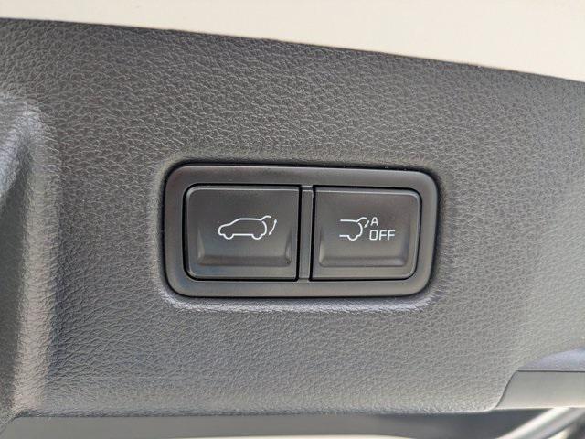 Photo of 2023 Glacial White Pearl Kia Telluride
