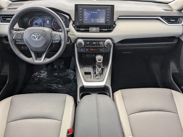 Photo of 2019 Super White Toyota RAV4