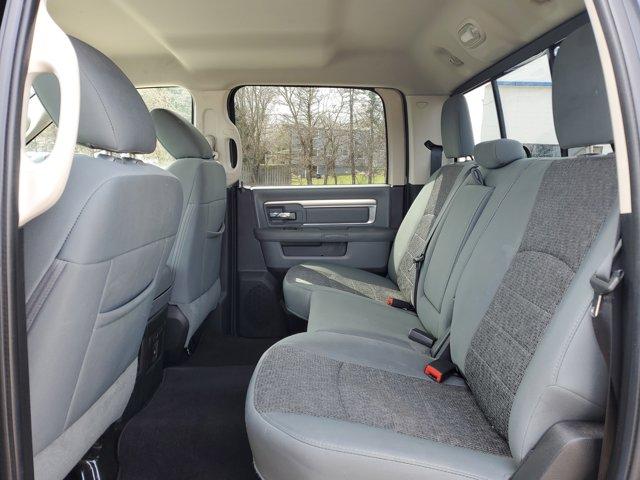Photo of 2016 Brilliant Black Crystal Pearlcoat RAM 1500