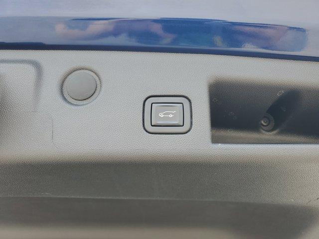 Photo of 2022 Blue Glow Metallic Chevrolet Equinox
