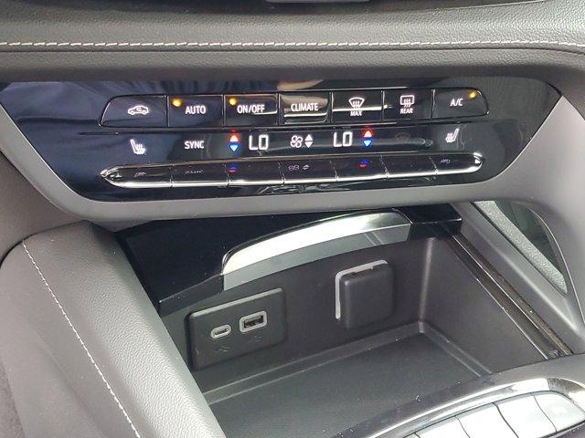 Photo of 2022 Summit White Buick Envision