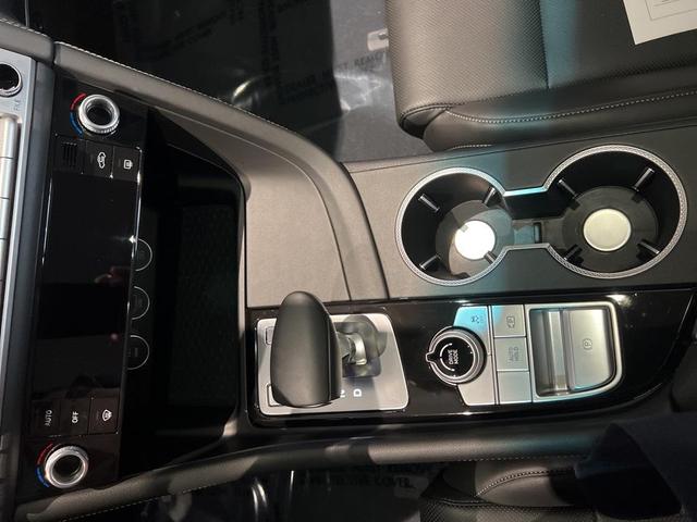 Photo of 2025 Uyuni White Genesis G70