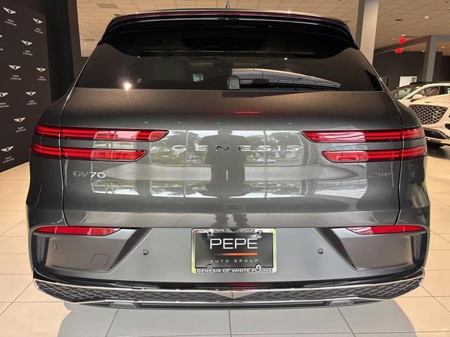 Photo of 2026 Makalu Gray Genesis GV70