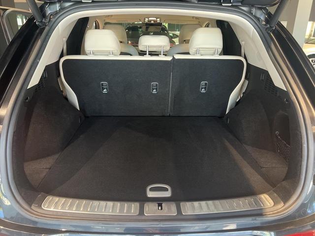 Photo of 2023 Vik Black Genesis GV70