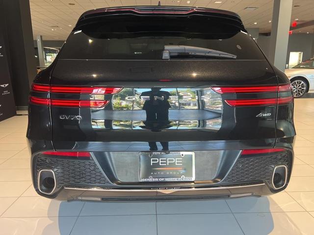 Photo of 2023 Vik Black Genesis GV70