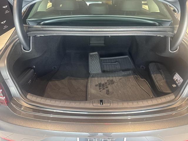 Photo of 2025 Makalu Gray Genesis G80