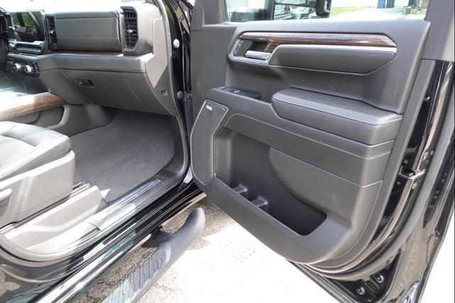 Photo of 2022 Black GMC Sierra 1500