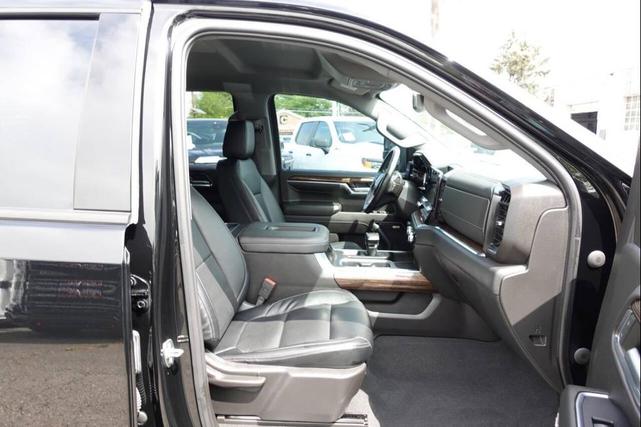 Photo of 2022 Black GMC Sierra 1500