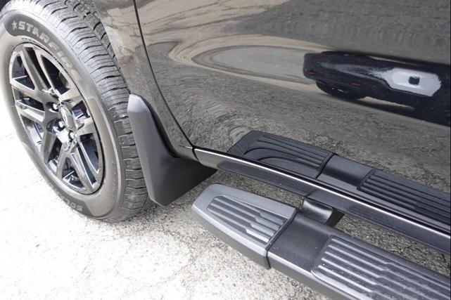 Photo of 2023 Black Chevrolet Silverado 1500