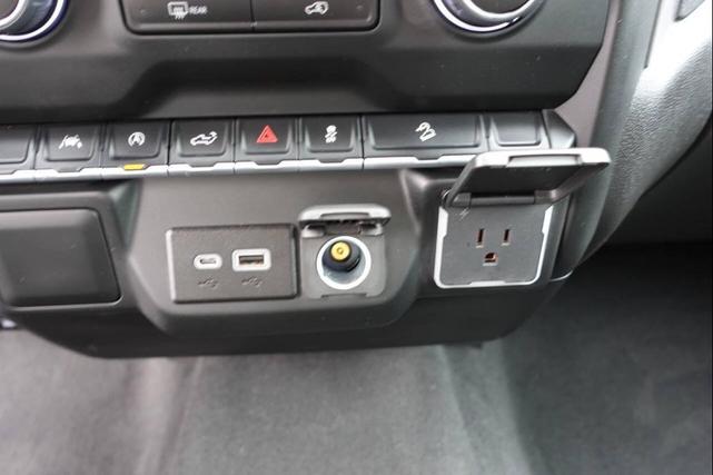 Photo of 2022 White Chevrolet Silverado 1500