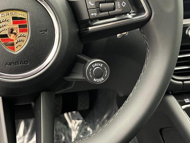 Photo of 2025 Gentian Blue Metallic Porsche Macan