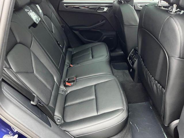 Photo of 2025 Gentian Blue Metallic Porsche Macan