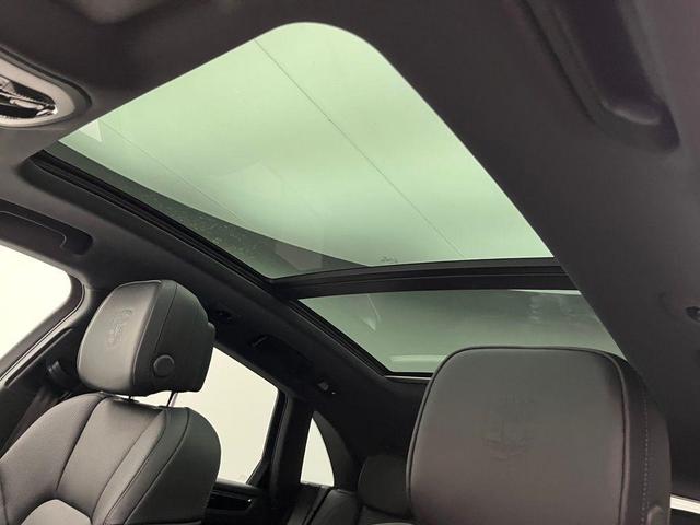Photo of 2025 Gentian Blue Metallic Porsche Macan