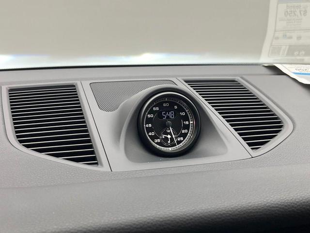 Photo of 2025 Gentian Blue Metallic Porsche Macan