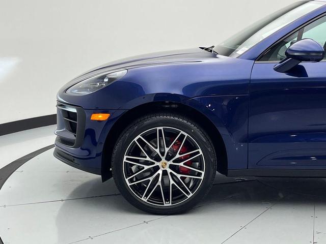 Photo of 2025 Gentian Blue Metallic Porsche Macan