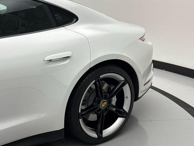 Photo of 2023 White Porsche Taycan