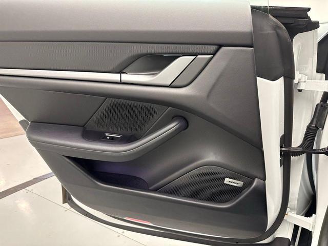 Photo of 2023 White Porsche Taycan