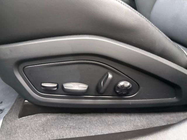 Photo of 2023 White Porsche Taycan