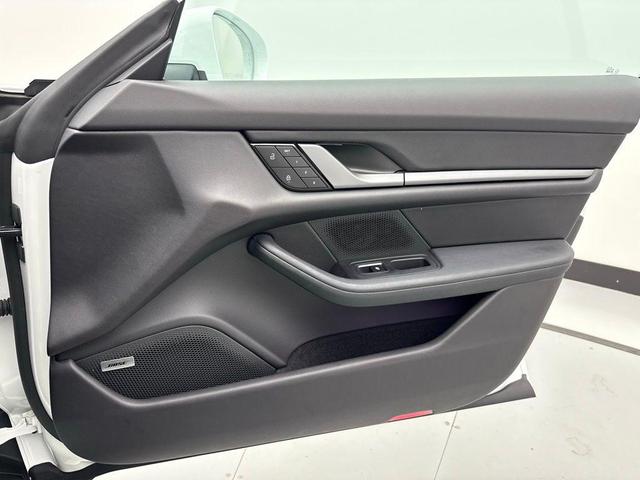 Photo of 2023 White Porsche Taycan