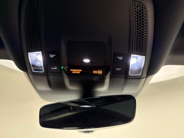 Photo of 2023 White Porsche Taycan