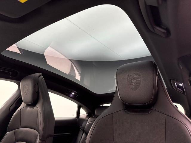 Photo of 2023 White Porsche Taycan
