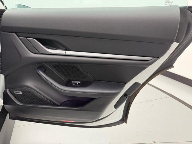 Photo of 2023 White Porsche Taycan