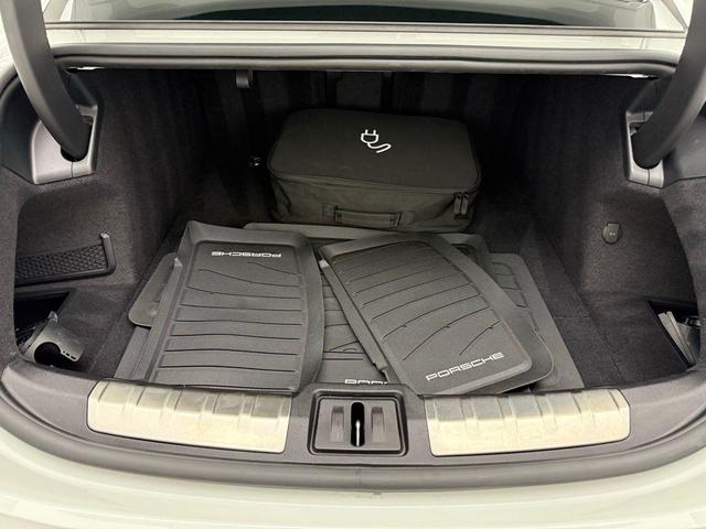 Photo of 2023 White Porsche Taycan