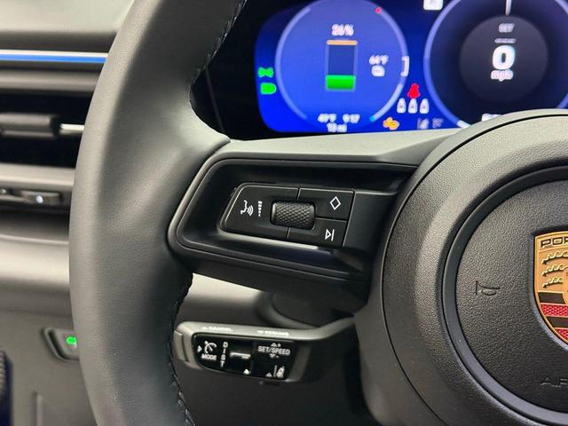 Photo of 2025 Gentian Blue Metallic Porsche Macan