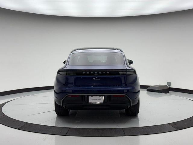 Photo of 2025 Gentian Blue Metallic Porsche Macan