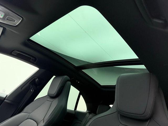 Photo of 2025 Gentian Blue Metallic Porsche Macan