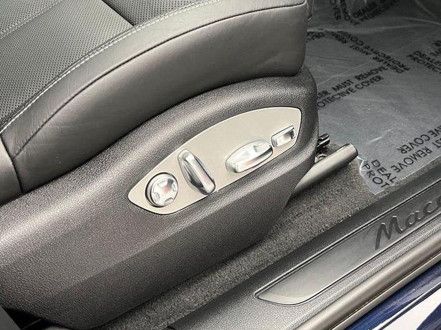 Photo of 2022 Night Blue Porsche Macan