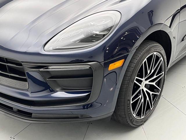 Photo of 2022 Night Blue Porsche Macan