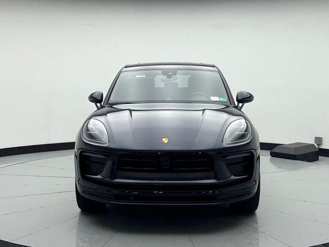 Photo of 2022 Night Blue Porsche Macan